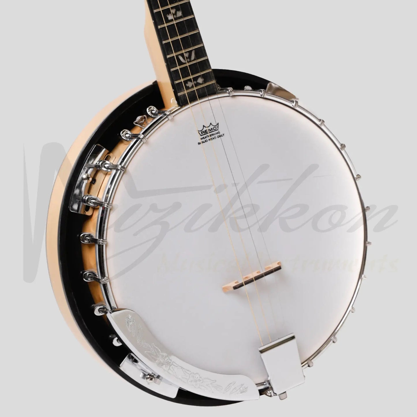 Heartland Deluxe Irish Tenor Banjo 17 Frets With 24 Bracket And Closed Solid Back Maple Finish