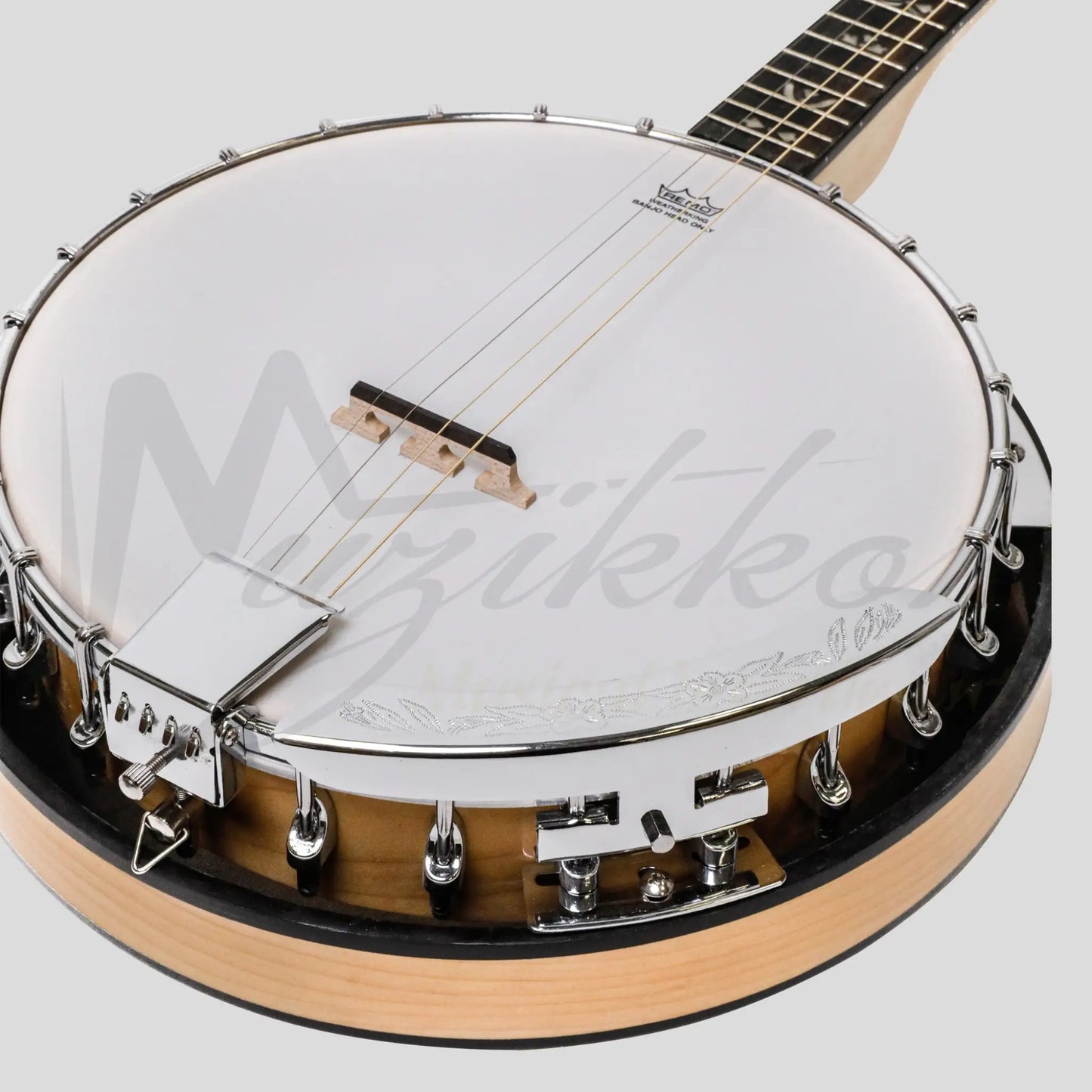 Heartland Deluxe Irish Tenor Banjo Left Handed 19 Frets 24 Bracket Closed Solid Back Maple Finish